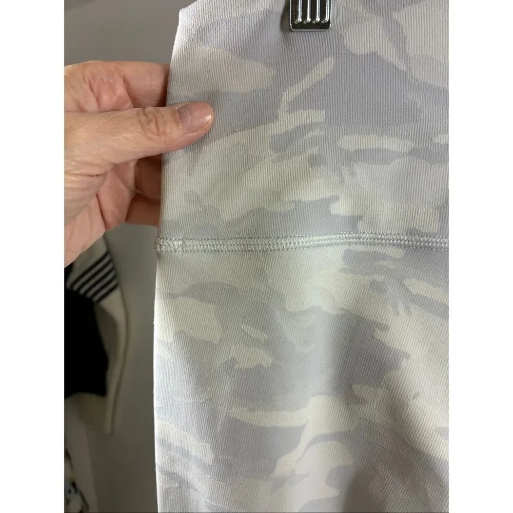 Lululemon Wunder Under High Rise Tight 28” in Incognito Camo Jacquard Alpine Whi